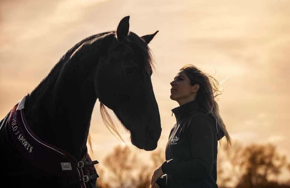 Angélique et son cheval — CAVAL'ANGE